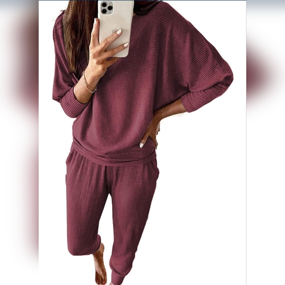 NWT!! Women's Wine Red Long Sleeve Crewneck Top with Pants Sweatsuit/Tracksuit - Picture 9 of 10